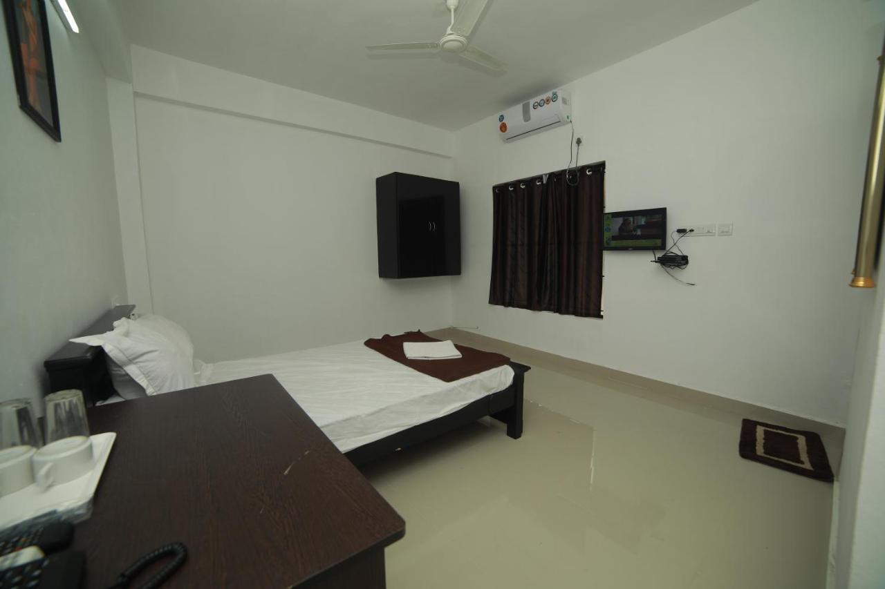 Meghna Residency Hotel Thiruvananthapuram Exterior foto